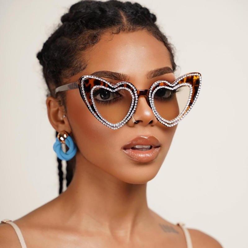 Heart Sunglasses Women Party Sun Glasses with Rhinestone Brand Designer Cat Eye Eyewear Retro Love Shaped Glasses UV400 Protect
